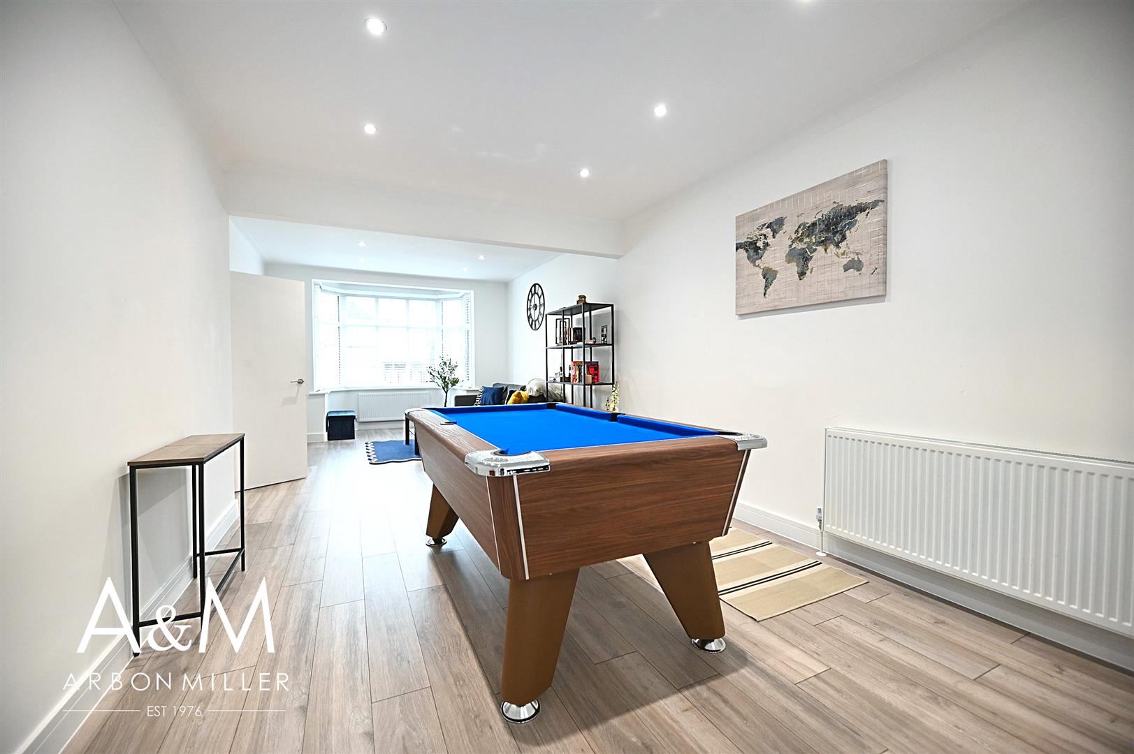 Flat Rivington Avenue in London