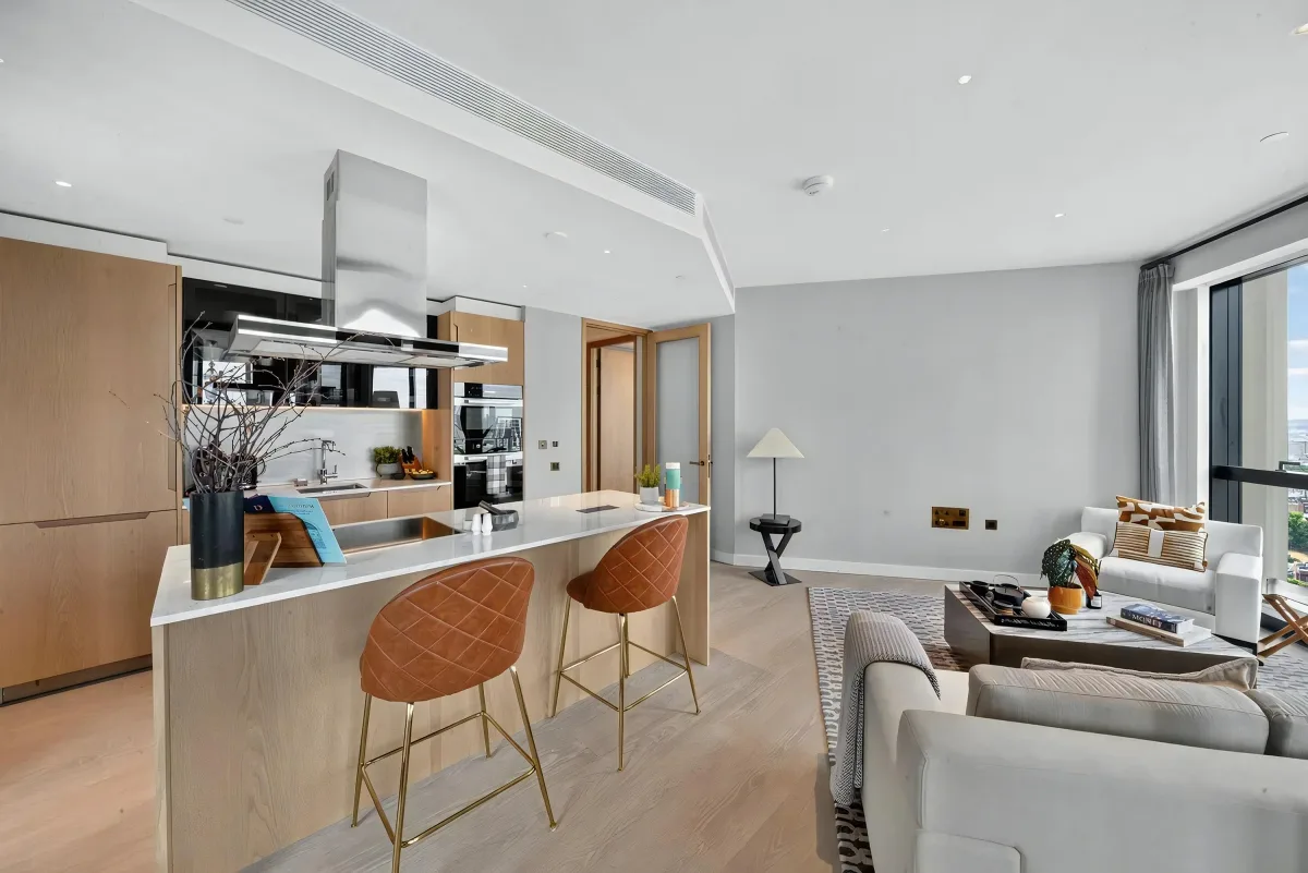 Flat Nine Elms Lane in Greater London