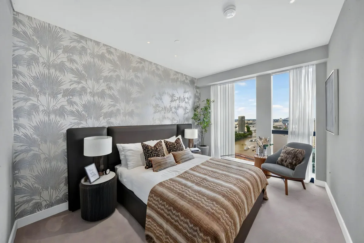 Flat Nine Elms Lane in Greater London
