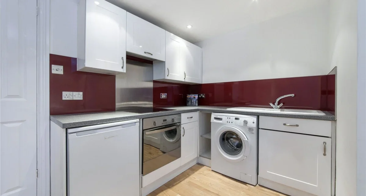 Flat Goodge Place in Greater London