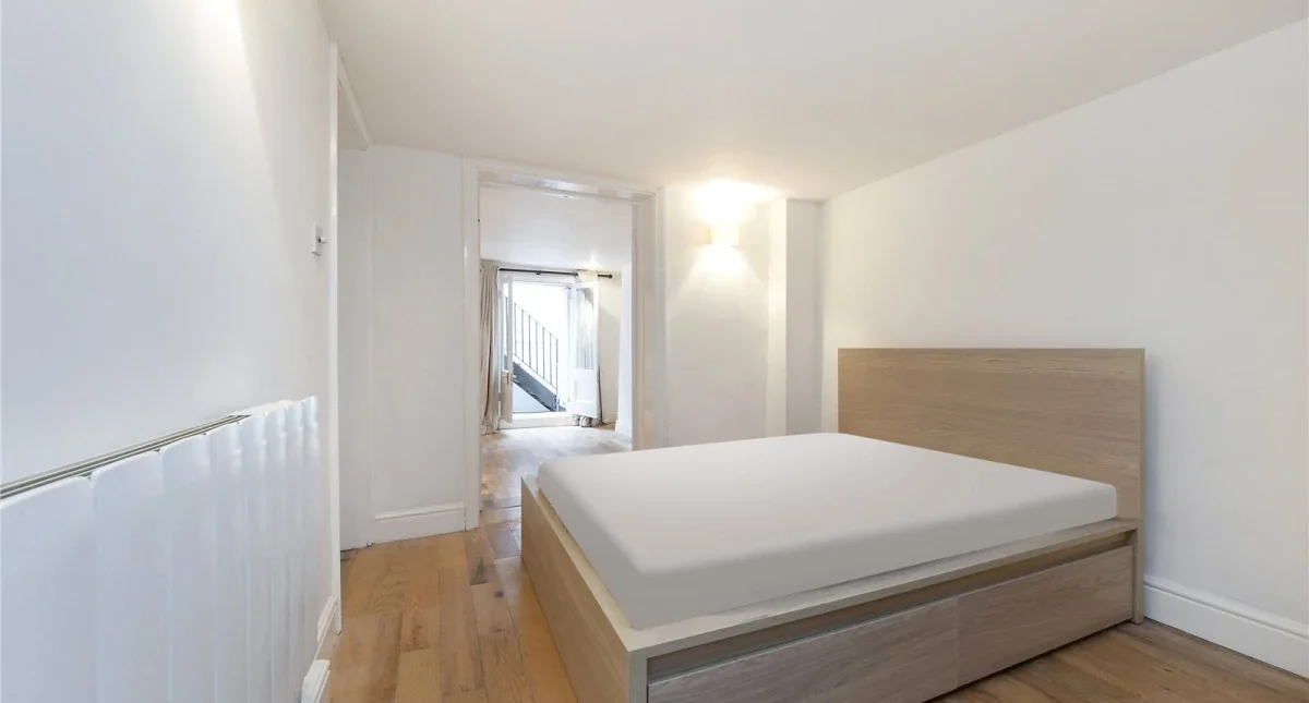 Flat Goodge Place in Greater London