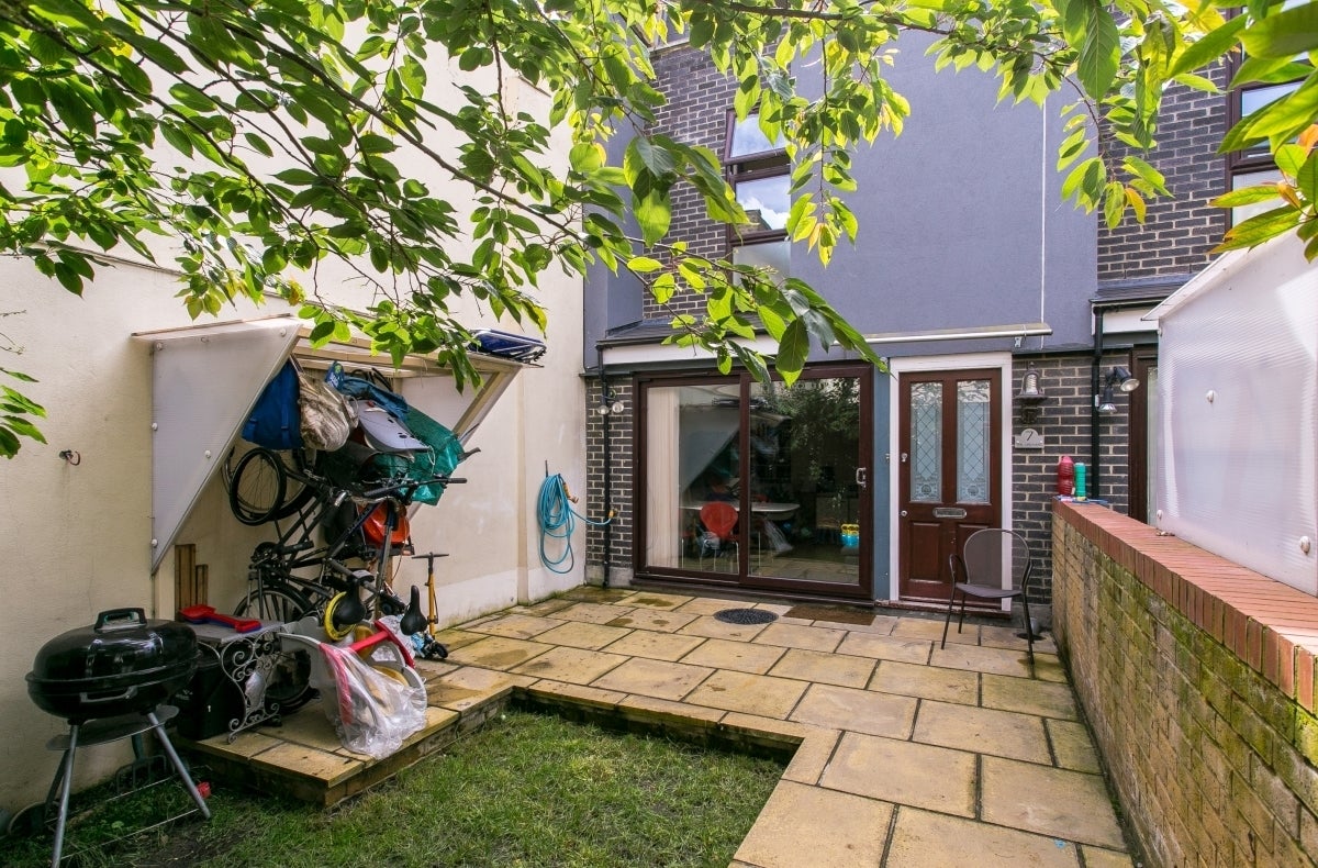 House Larkhall Lane in Greater London