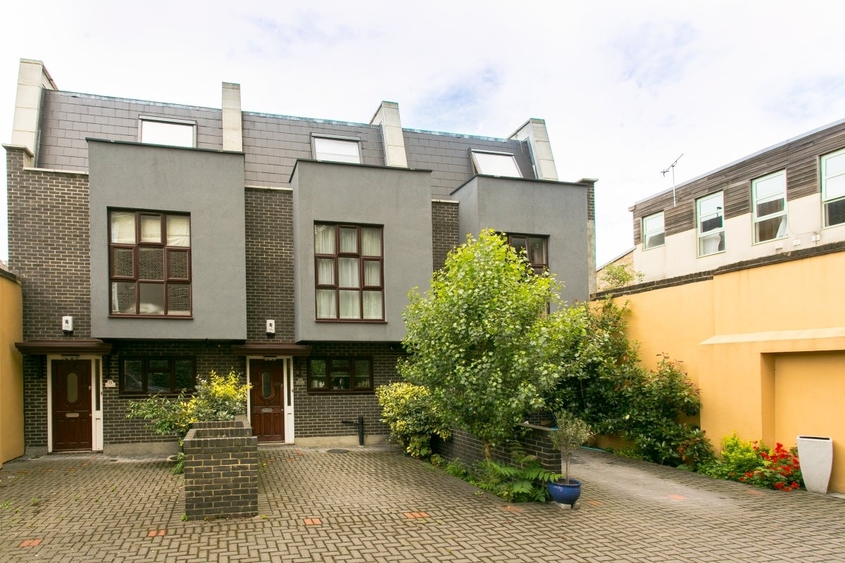 House Larkhall Lane in Greater London