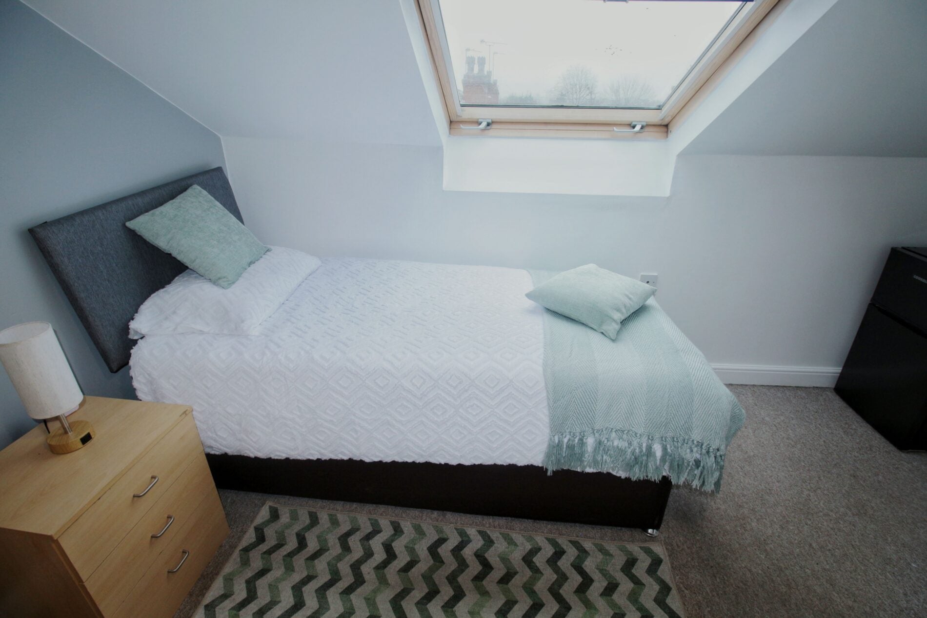 Room Hewson Road in Lincoln