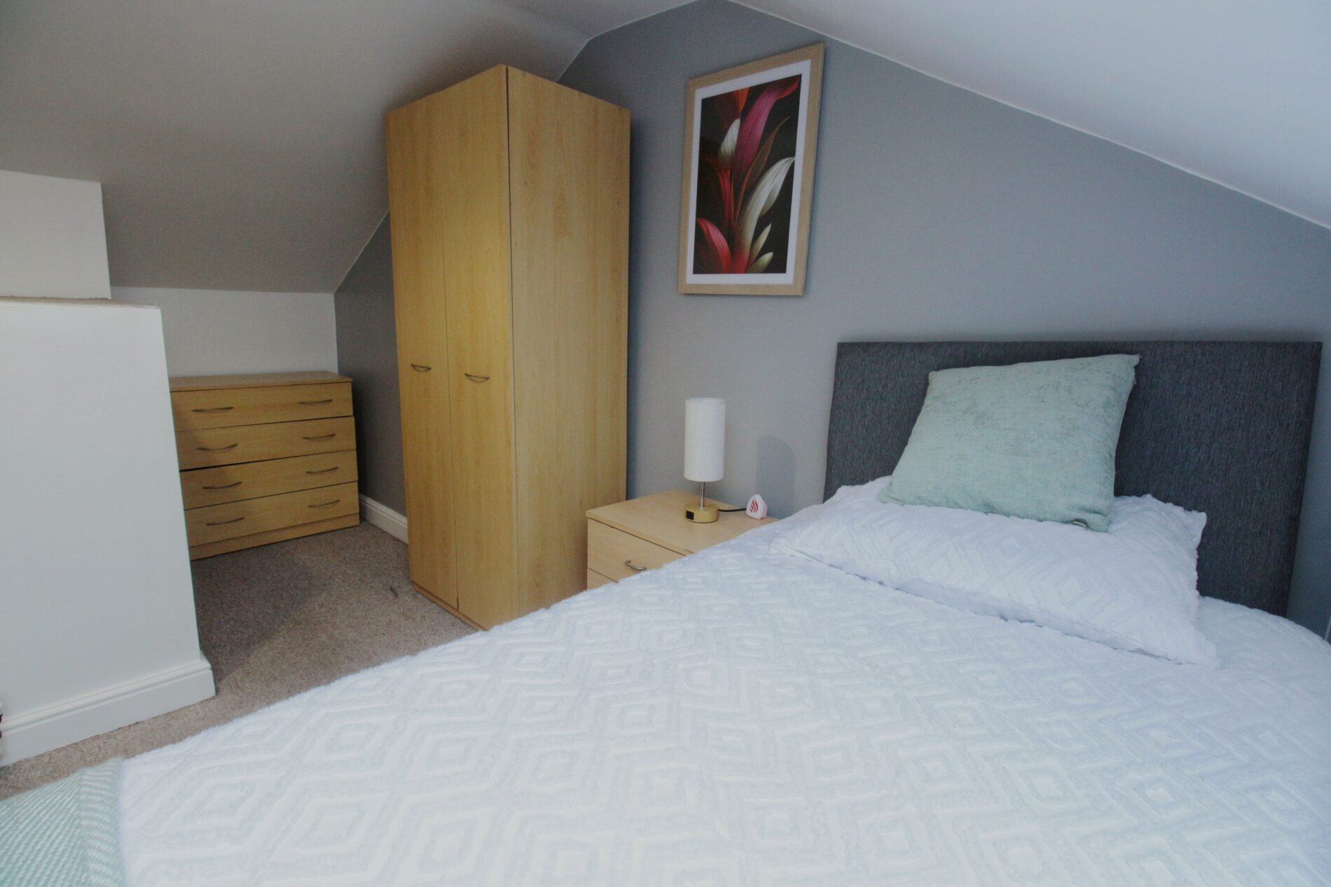 Room Hewson Road in Lincoln