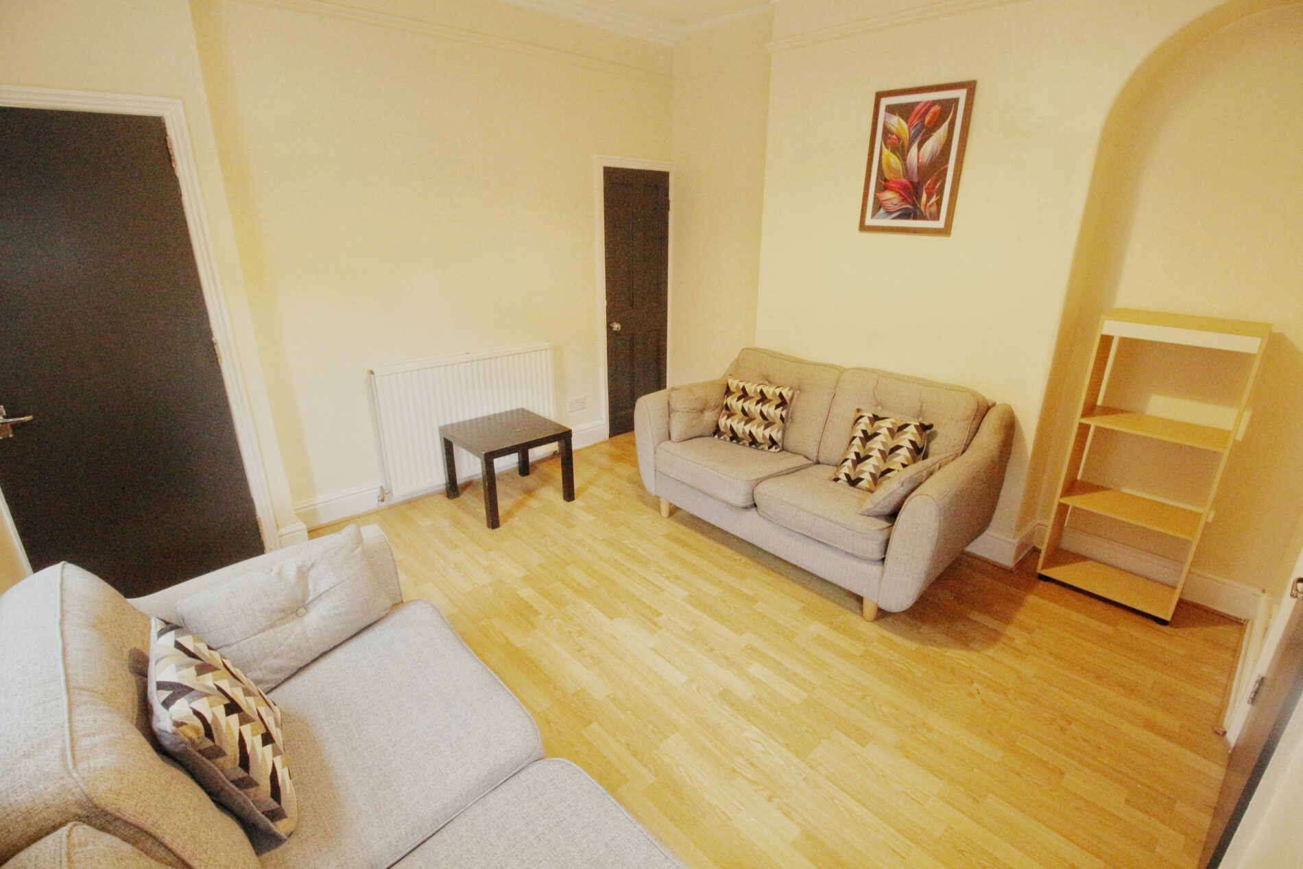 Room Hewson Road in Lincoln