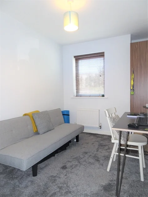 Flat Barber Road in Basingstoke and Deane