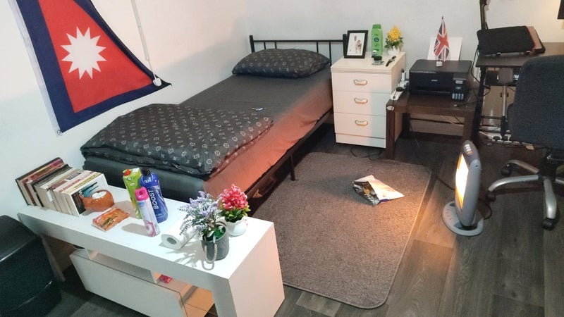 Room Dunloe Street in Greater London