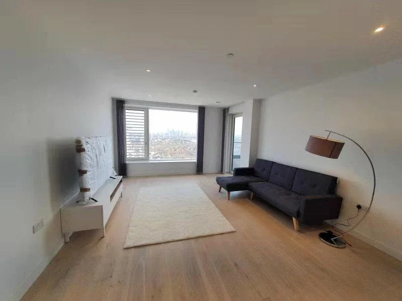 Flat Deacon Street in Greater London