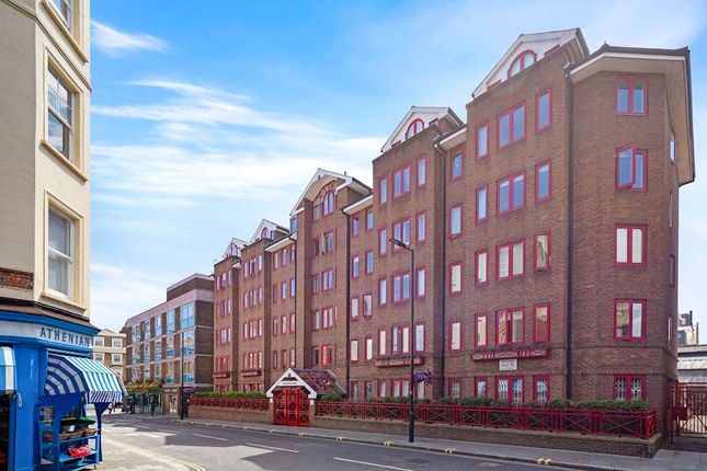 Flat Moscow Road in Greater London