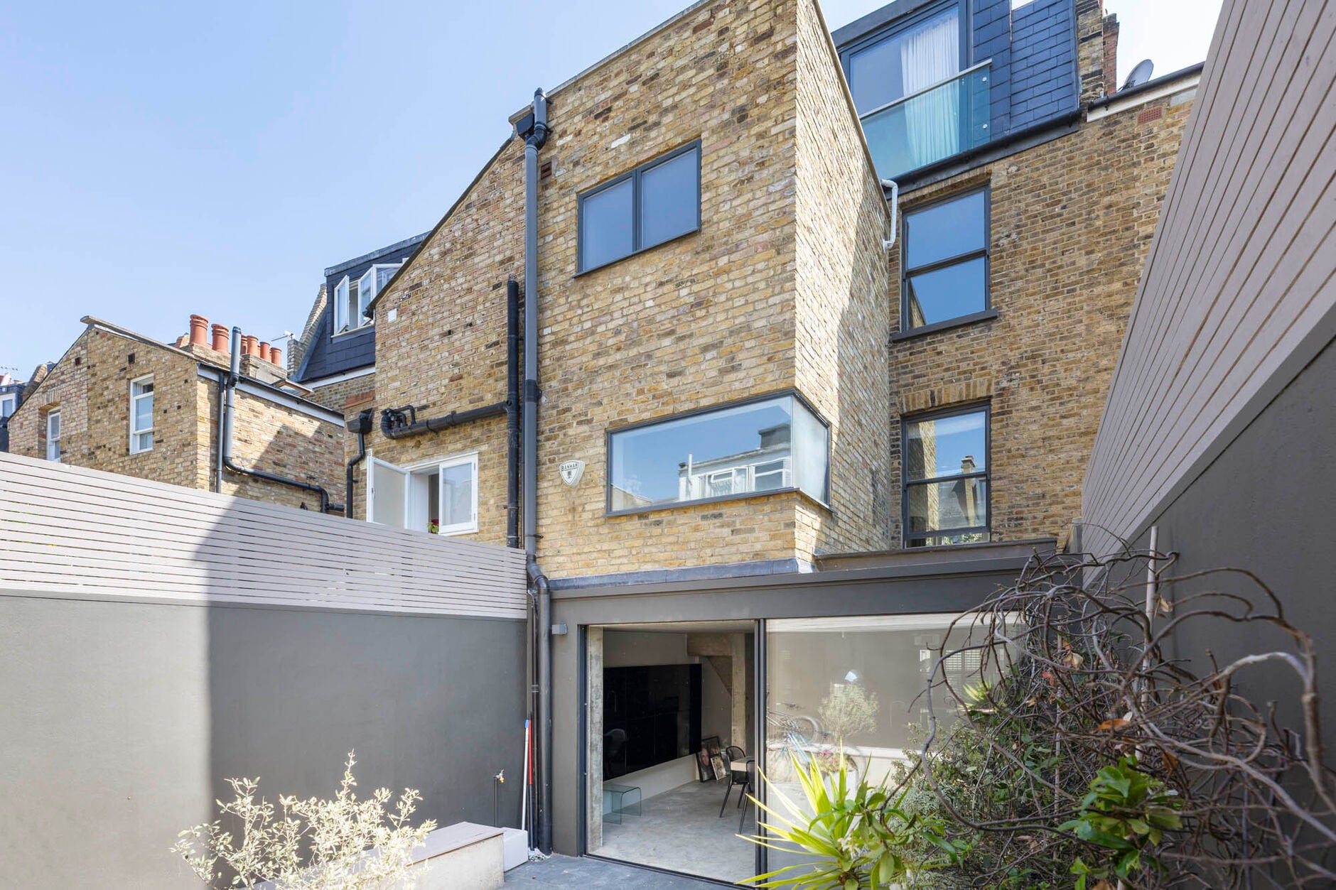 House Brackenbury Road in Greater London