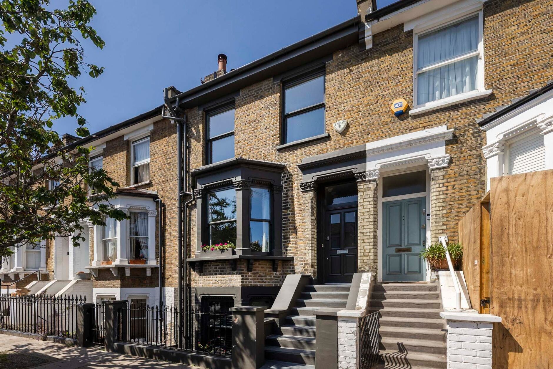 House Brackenbury Road in Greater London