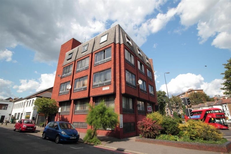 Flat Brixton Hill in Greater London