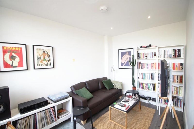 Flat Brixton Hill in Greater London