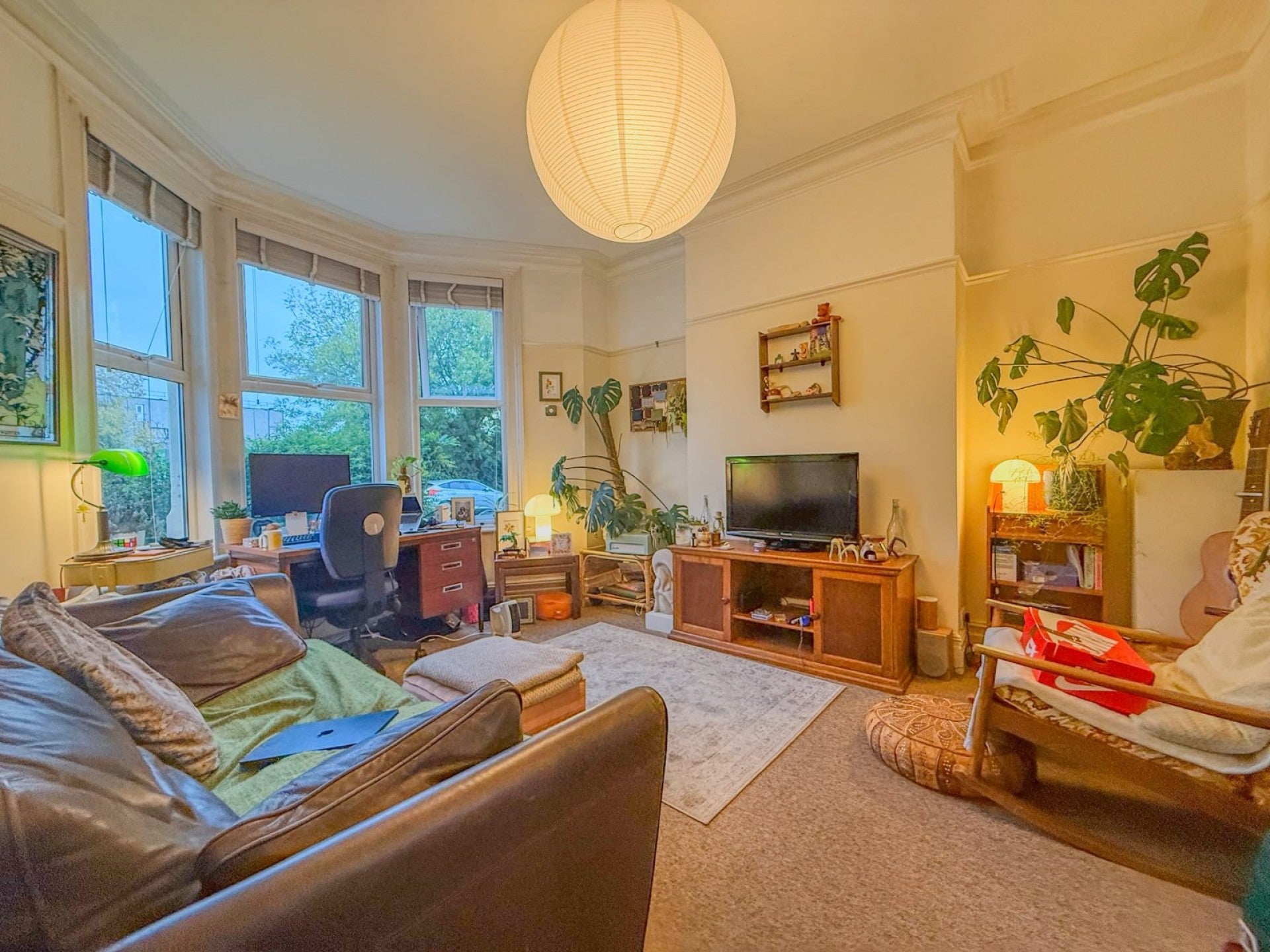 Flat Coldharbour Road in Bristol