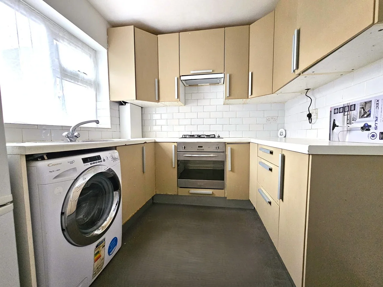 Flat The Retreat in Grays