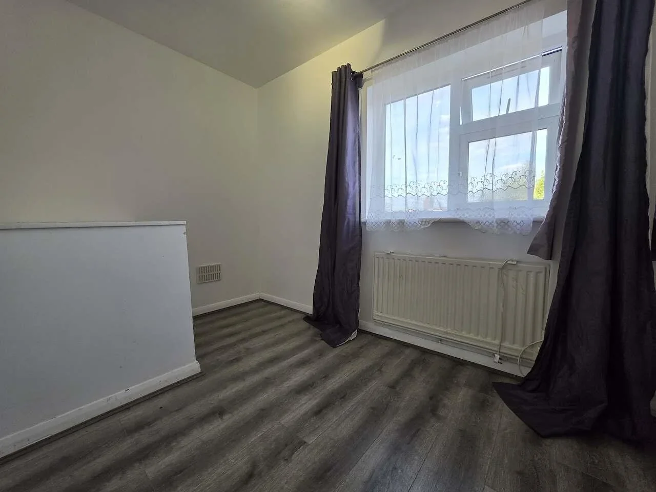 Flat The Retreat in Grays
