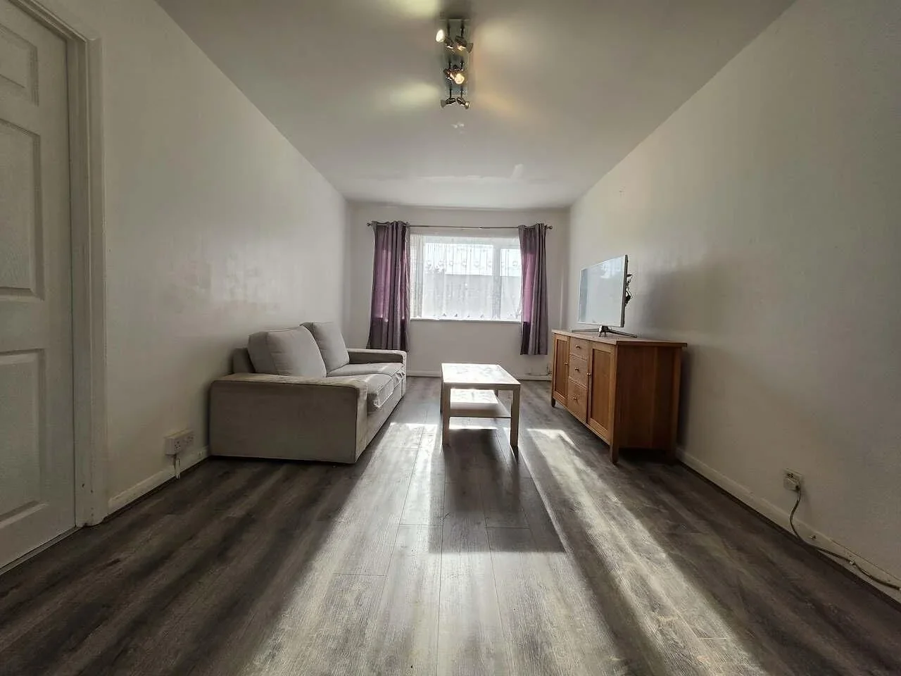 Flat The Retreat in Grays