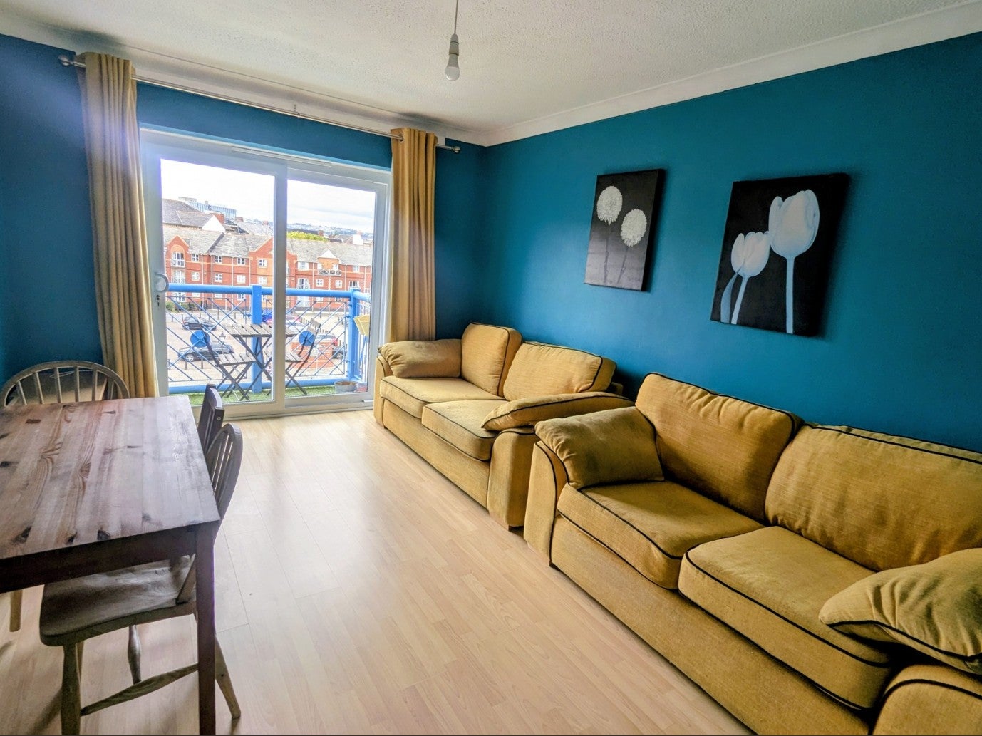 Flat Abernethy Quay in Swansea