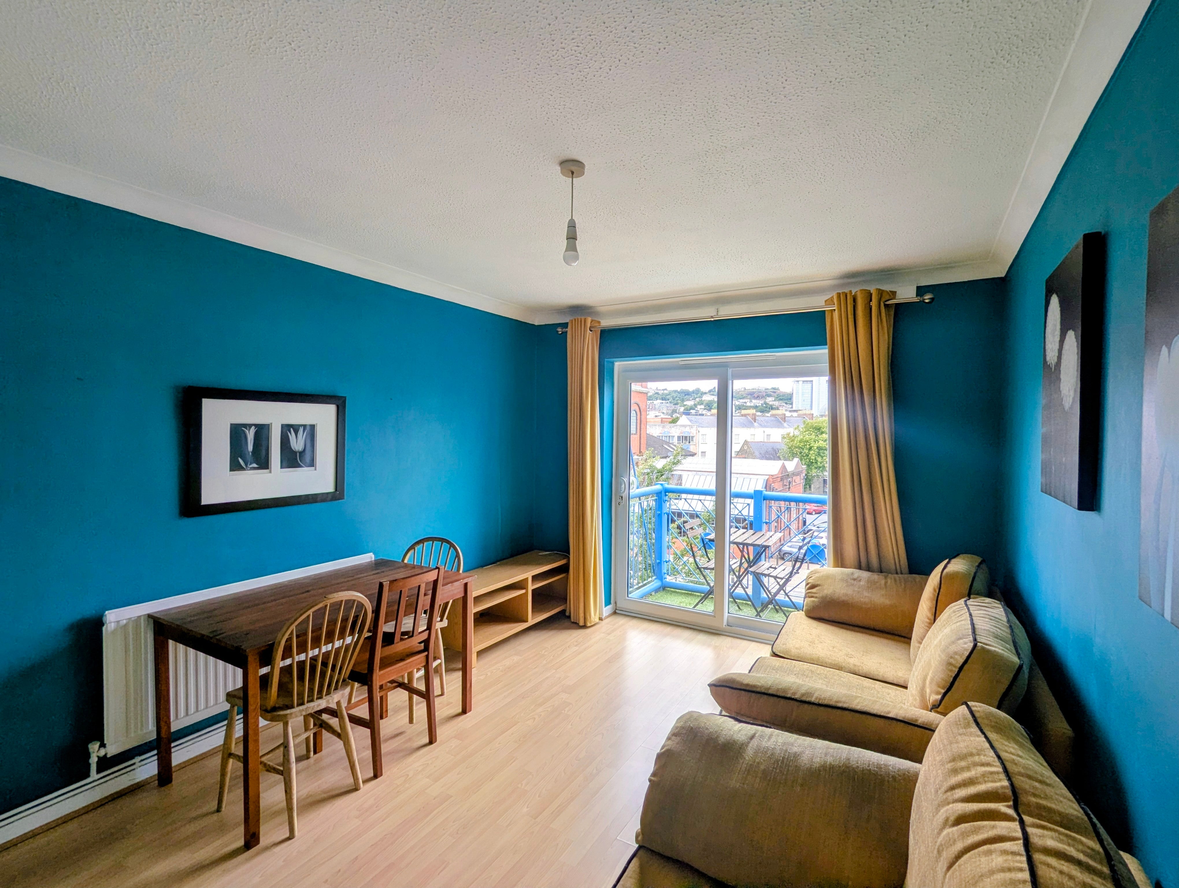 Flat Abernethy Quay in Swansea