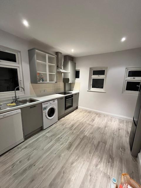 Flat Denton Street in Greater London