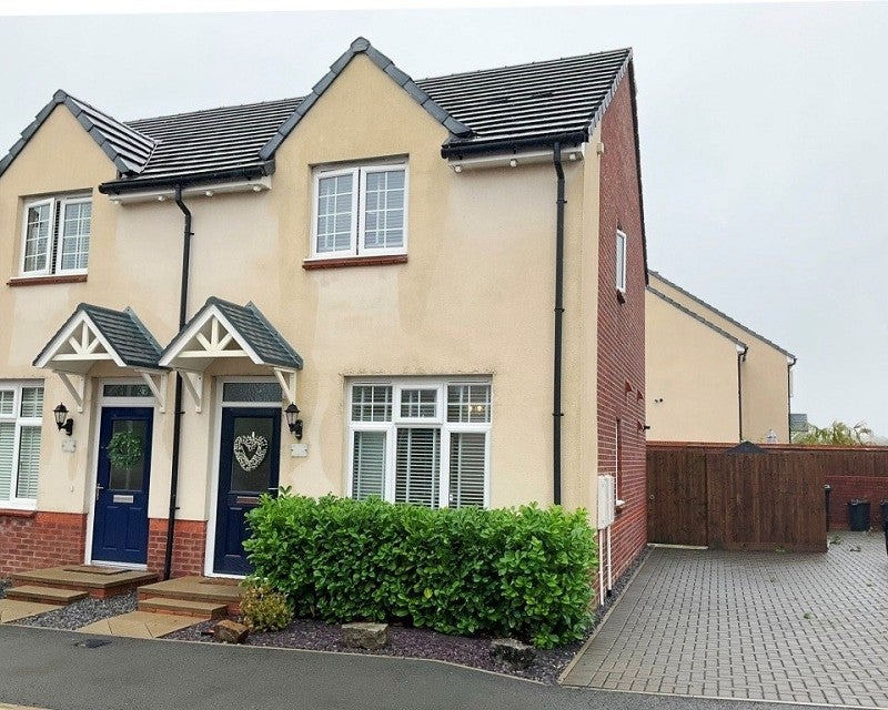 House Ffordd y Morfa in Llandybie