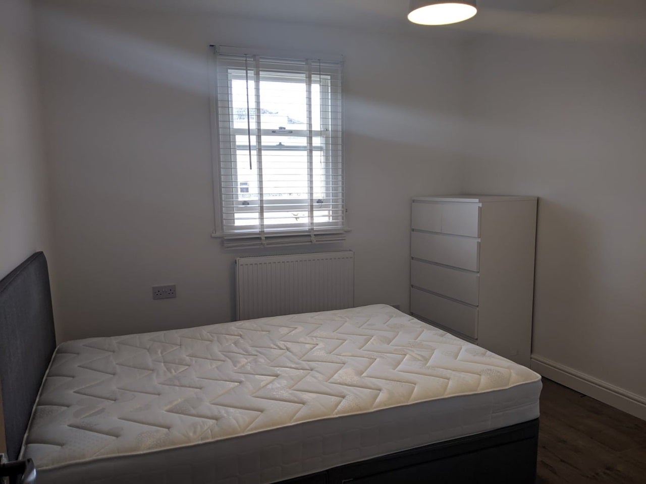 Flat Coldharbour Lane in Greater London