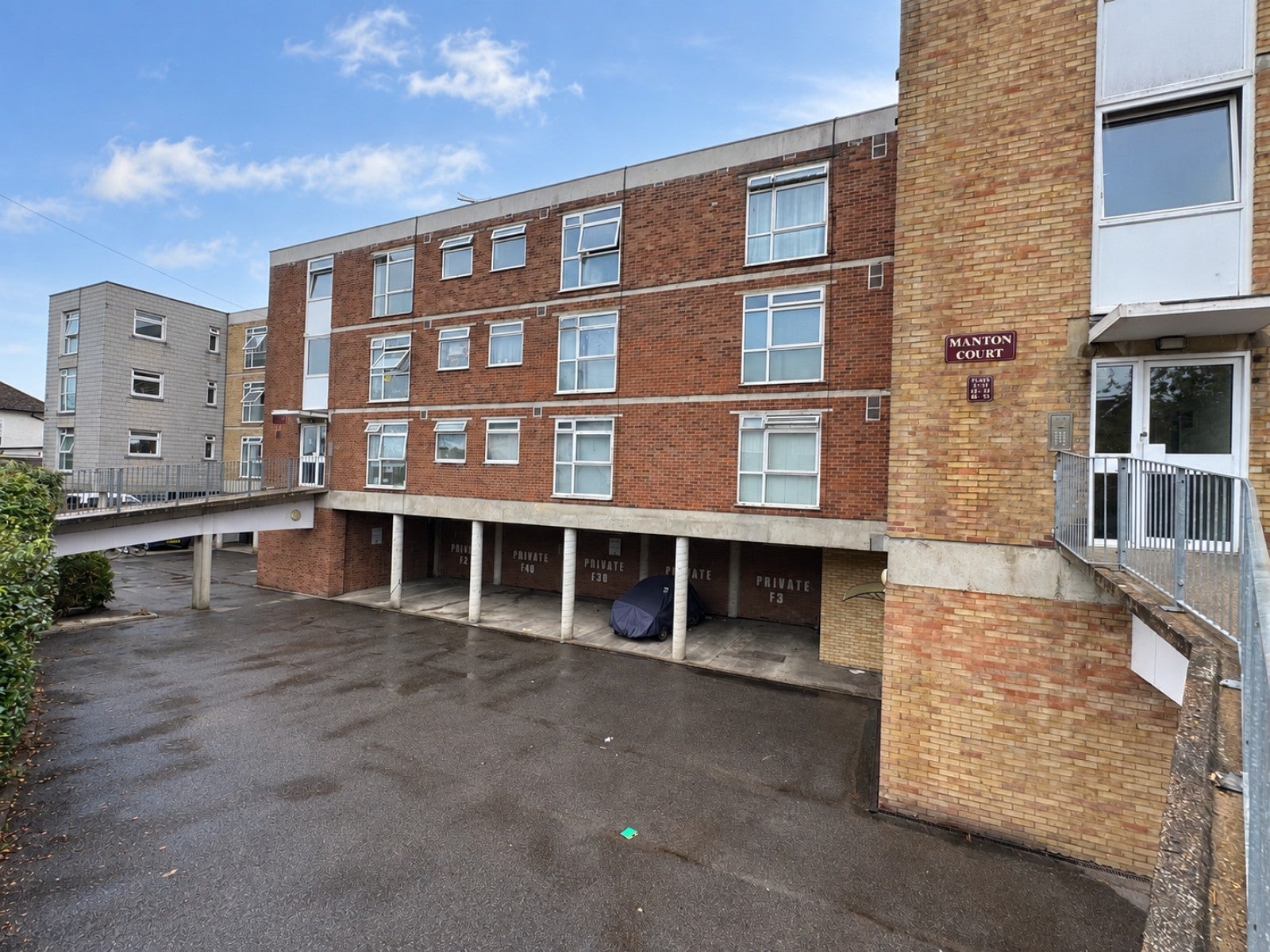 Flat Leeds Avenue in Eastbourne