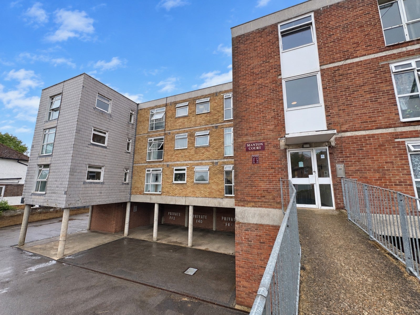 Flat Leeds Avenue in Eastbourne