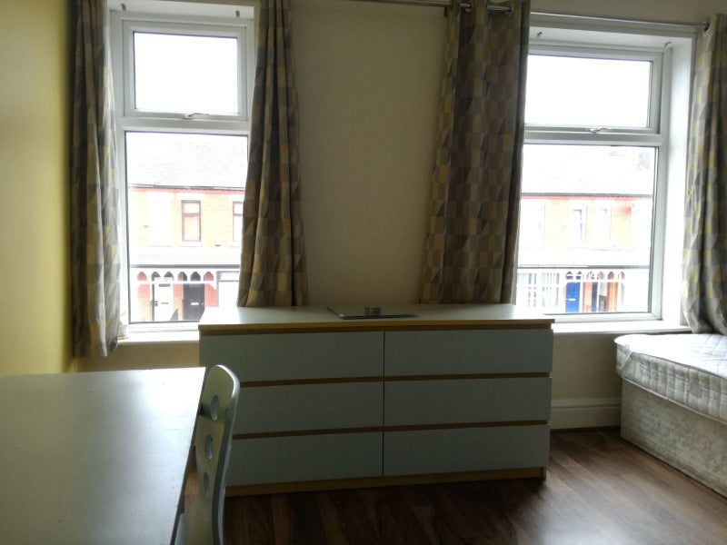 Room Fairbank Avenue in Manchester