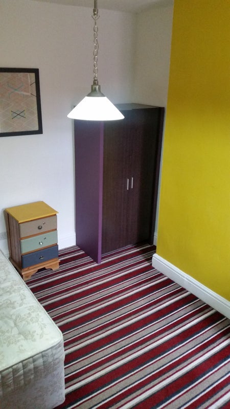 Room Fairbank Avenue in Manchester