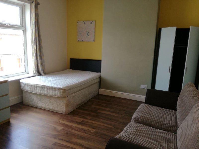Room Fairbank Avenue in Manchester