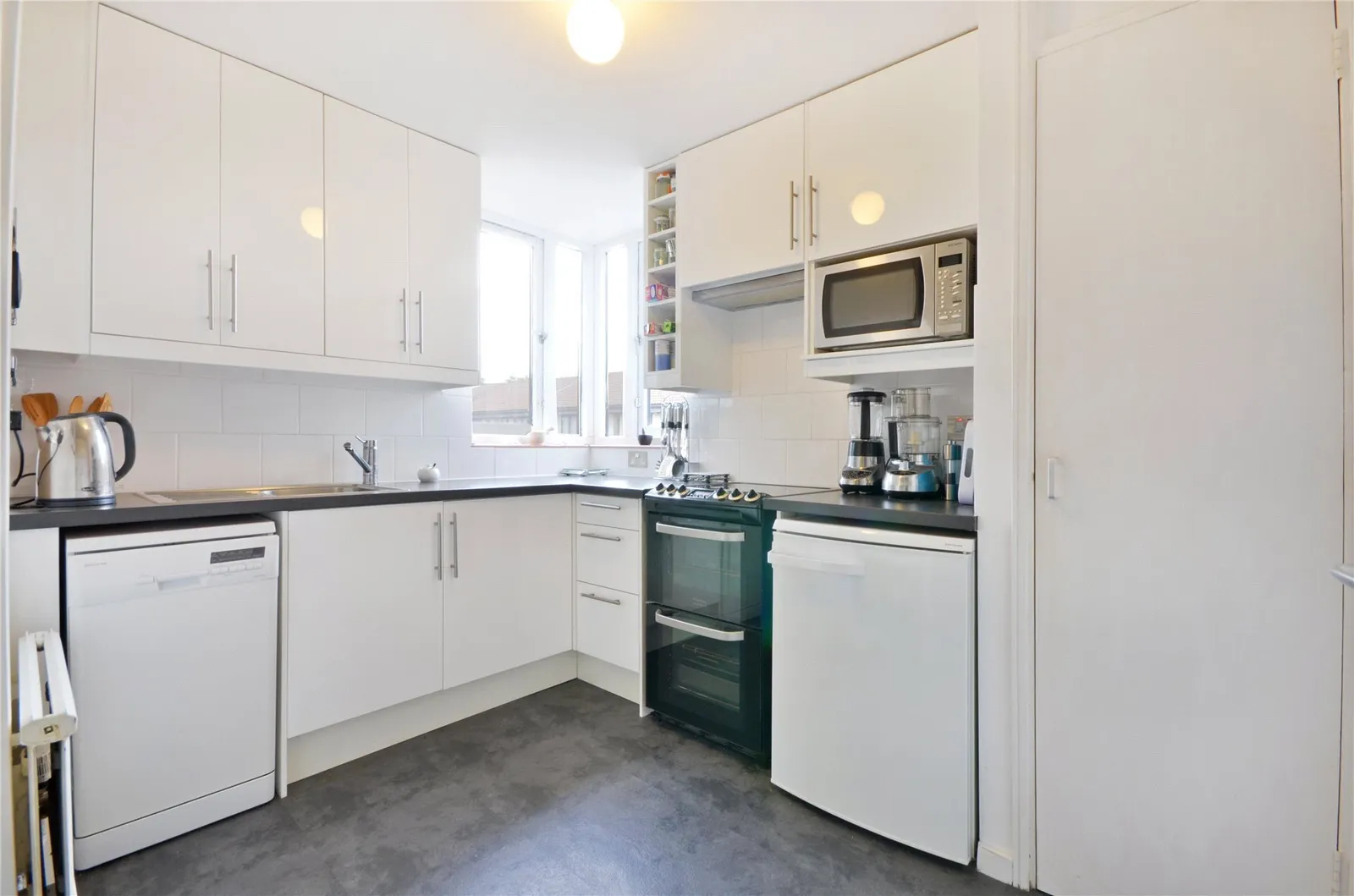 Flat Barlow Road in Greater London