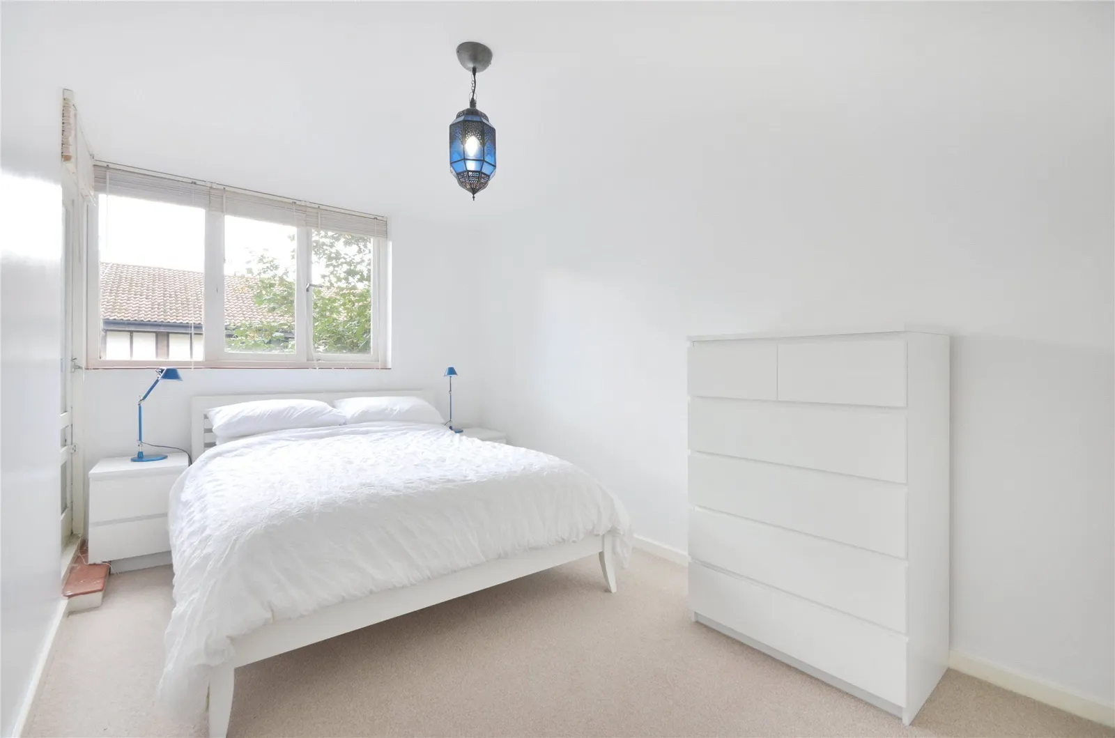 Flat Barlow Road in Greater London