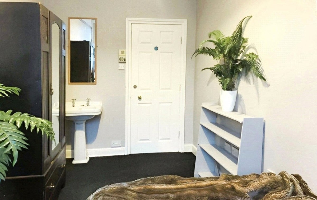 Room Fitzwilliam Street in Kirklees