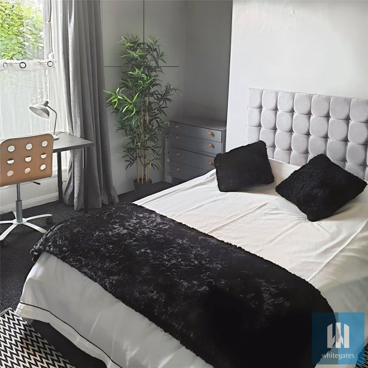 Room Fitzwilliam Street in Kirklees