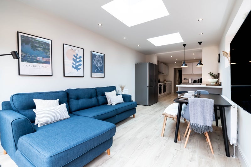 Room Greenford Avenue in Greater London