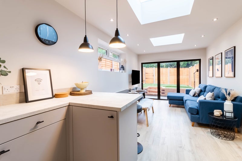 Room Greenford Avenue in Greater London
