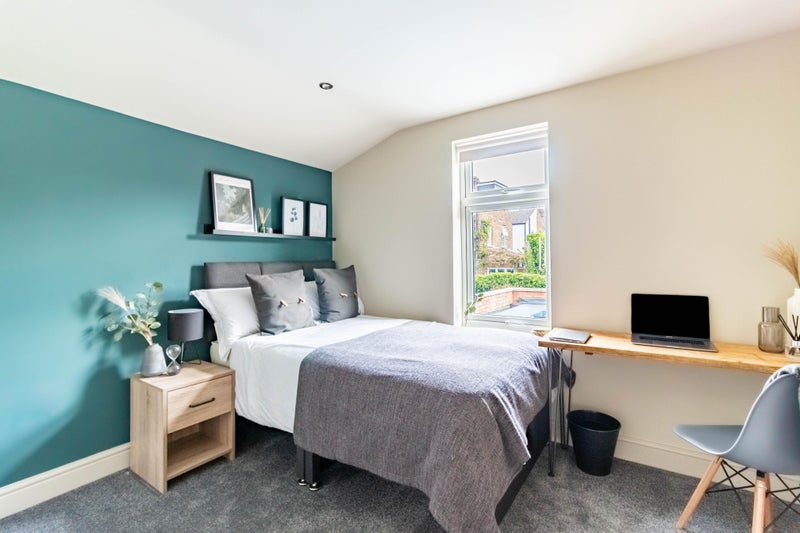 Room Greenford Avenue in Greater London