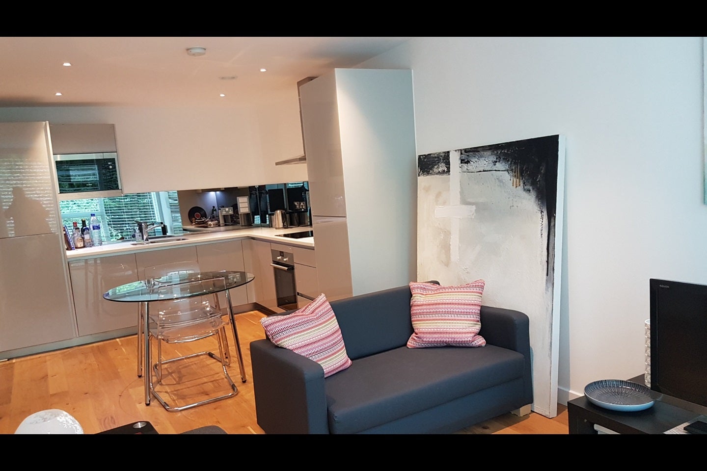 Flat Goldhawk Road in Greater London