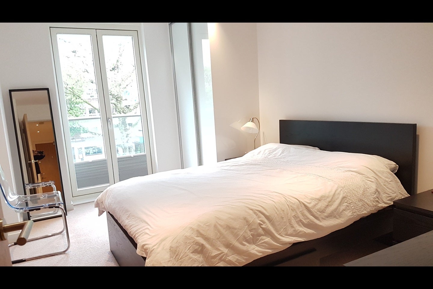 Flat Goldhawk Road in Greater London
