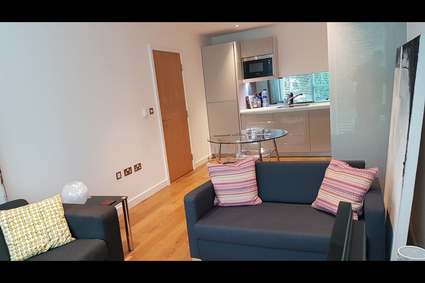Flat Goldhawk Road in Greater London