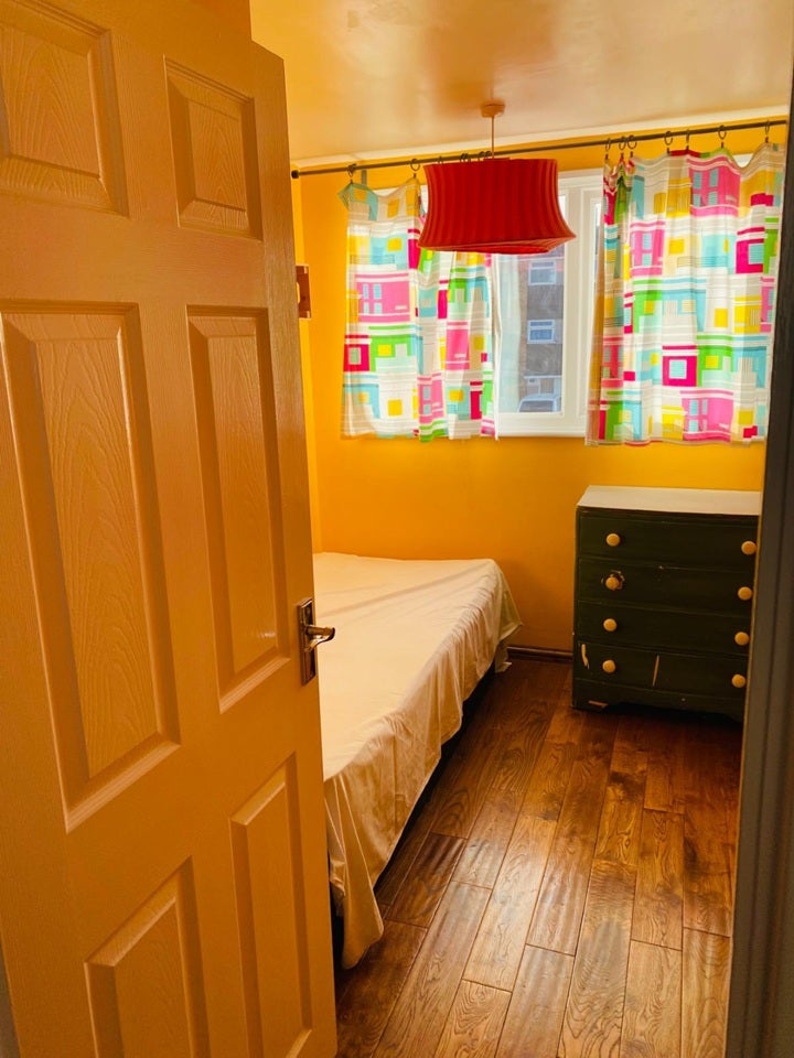 Room Waleys Close in Luton