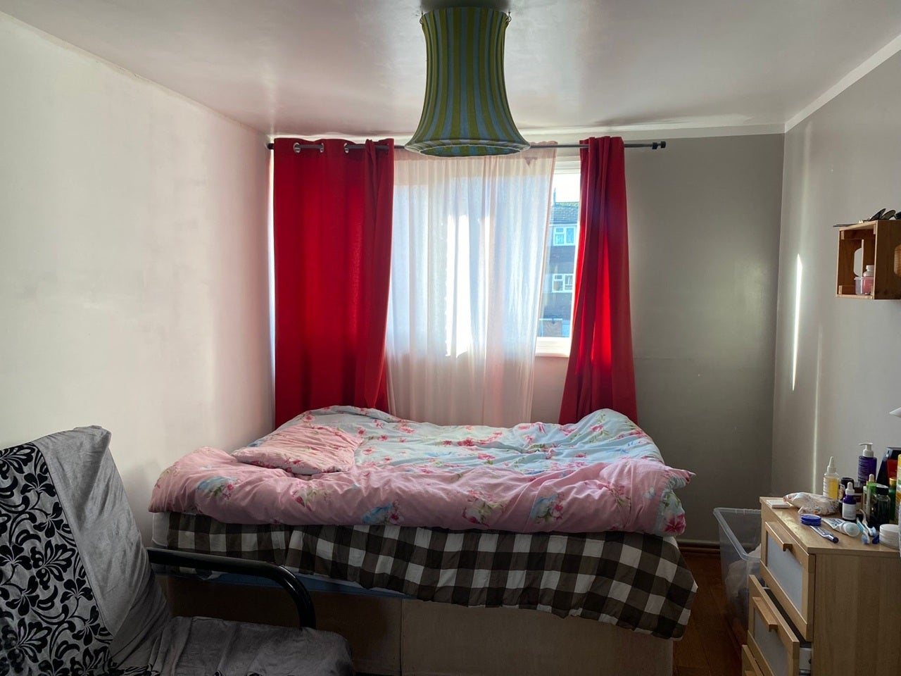 Room Waleys Close in Luton