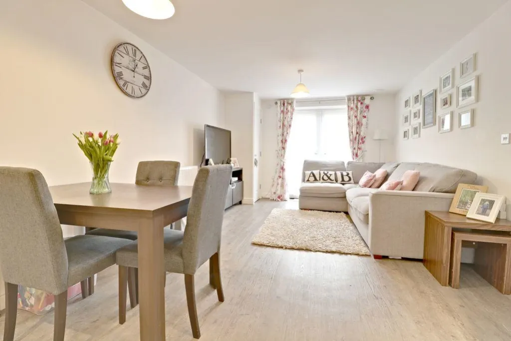 Flat Nightingale Gardens in Basingstoke and Deane
