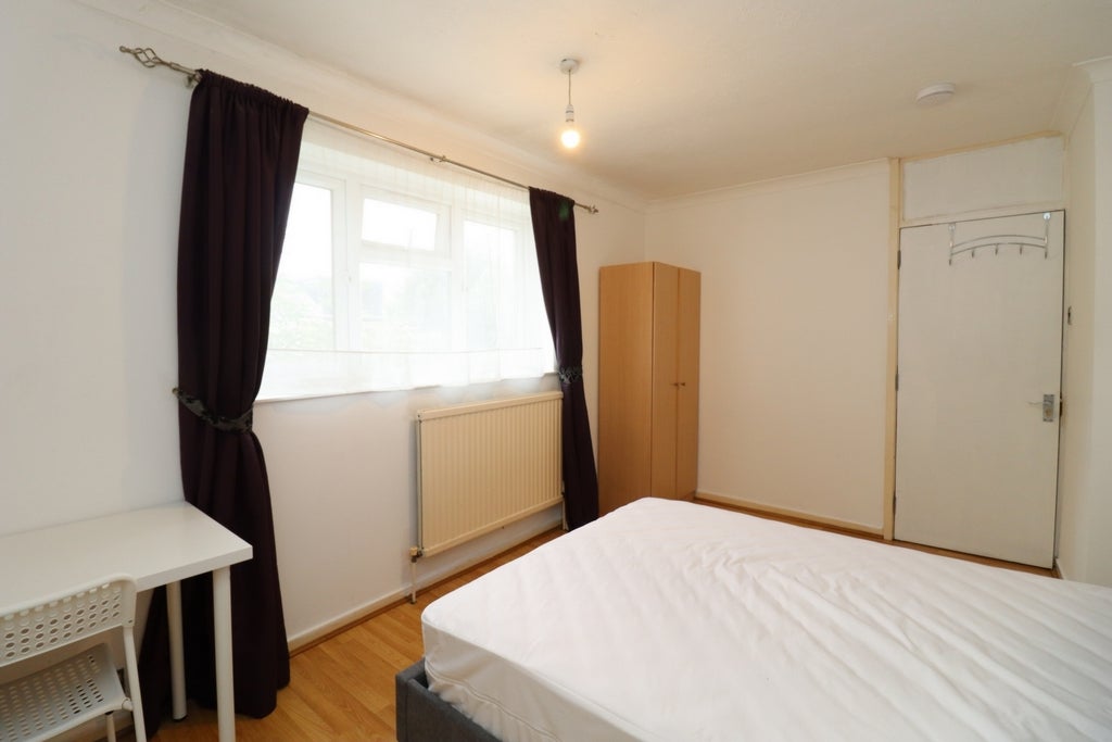 Room Globe Road in Greater London
