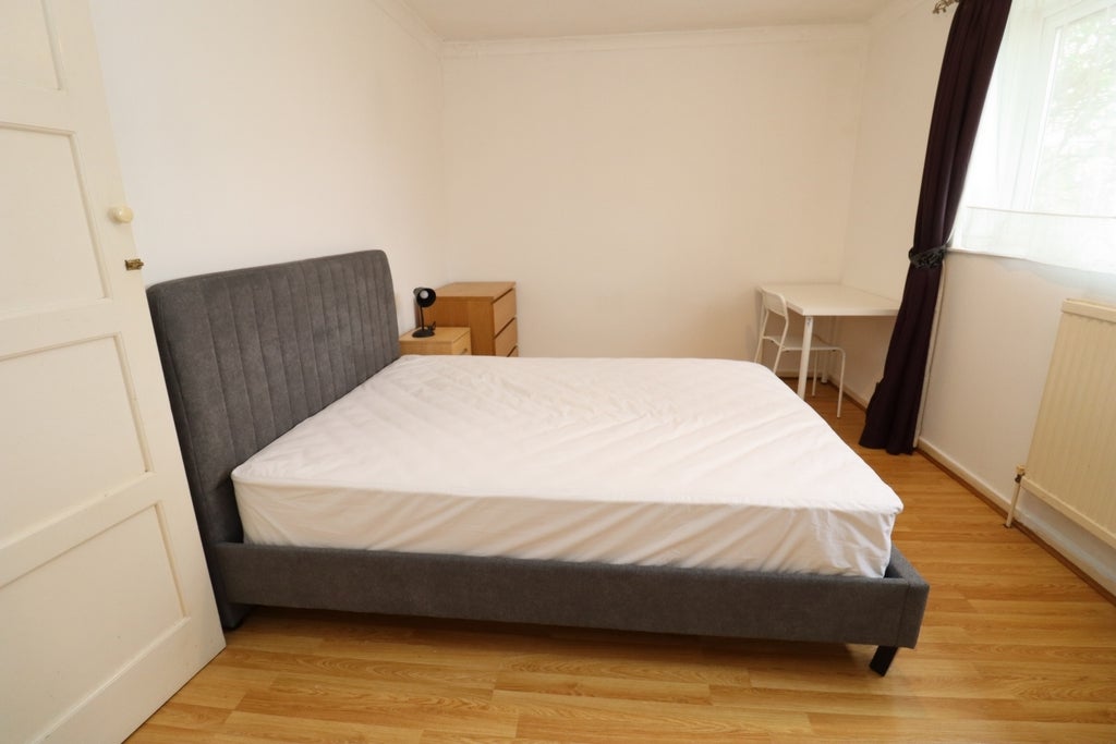 Room Globe Road in Greater London