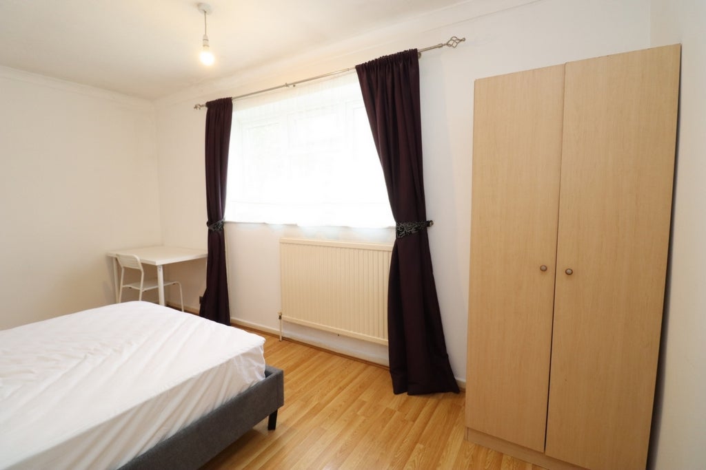 Room Globe Road in Greater London