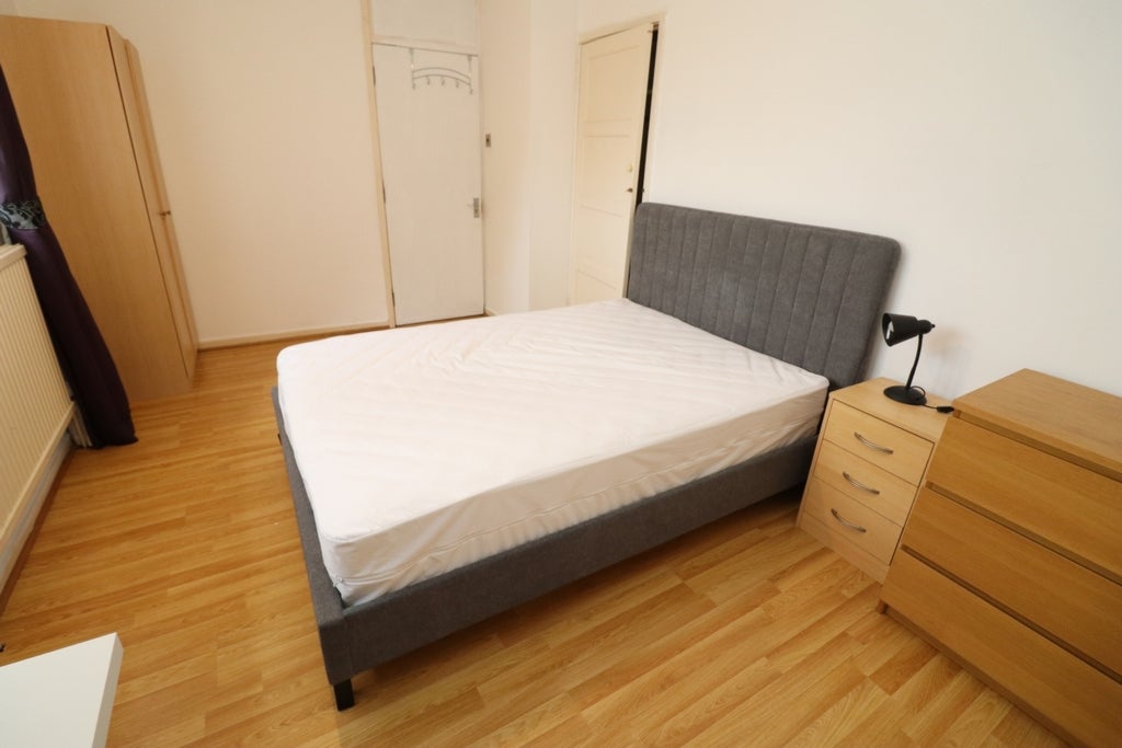 Room Globe Road in Greater London
