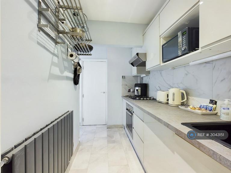 Flat Cumberland Street in City of Westminster
